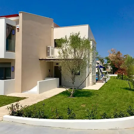 W Pool Halkidiki Villa *