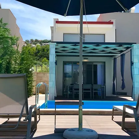 W Pool Halkidiki Πευκοχώρι