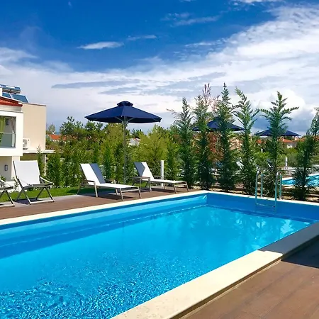 W Pool Halkidiki Villa *