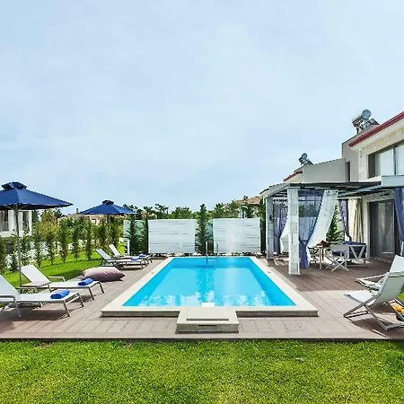 W Pool Halkidiki * Pefkochori
