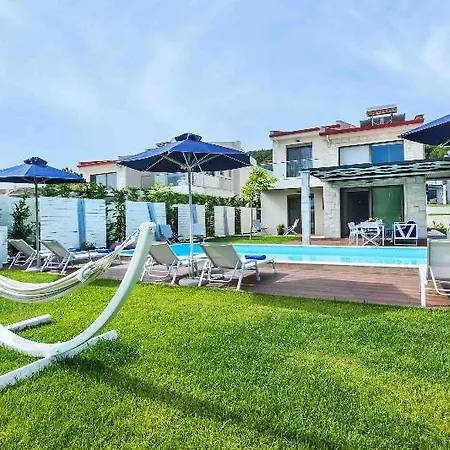 W Pool Halkidiki Villa *